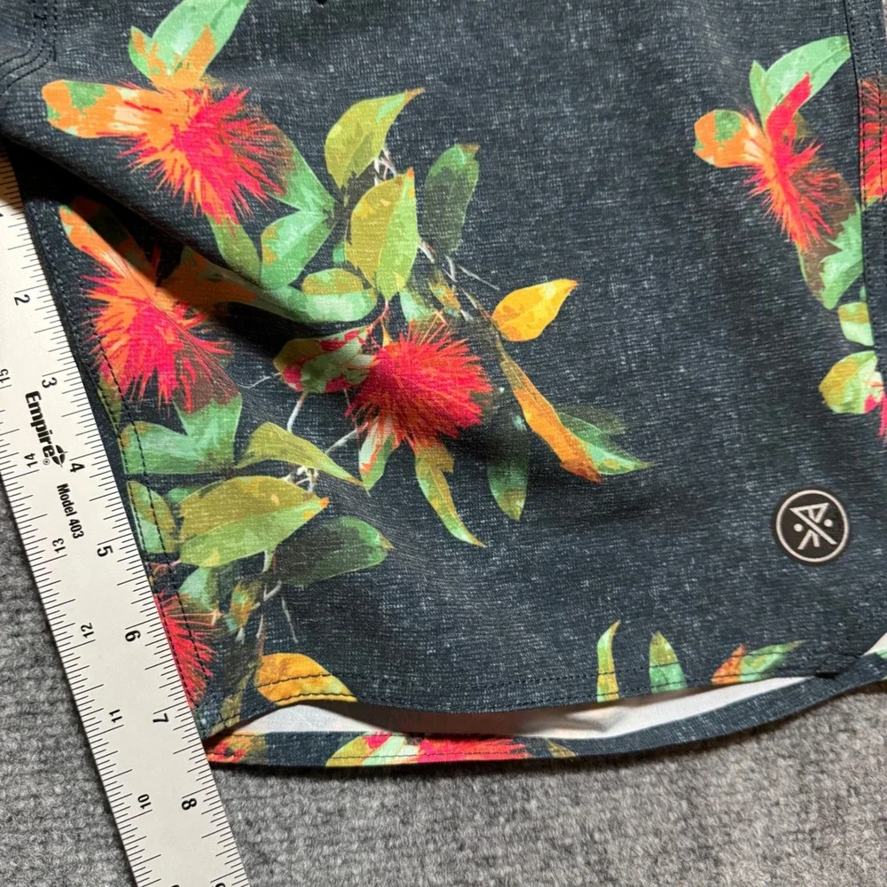 ROARK Passage La Selva Board Shorts Mens Size 34‎ Floral Hemp Blend Swim Trunks